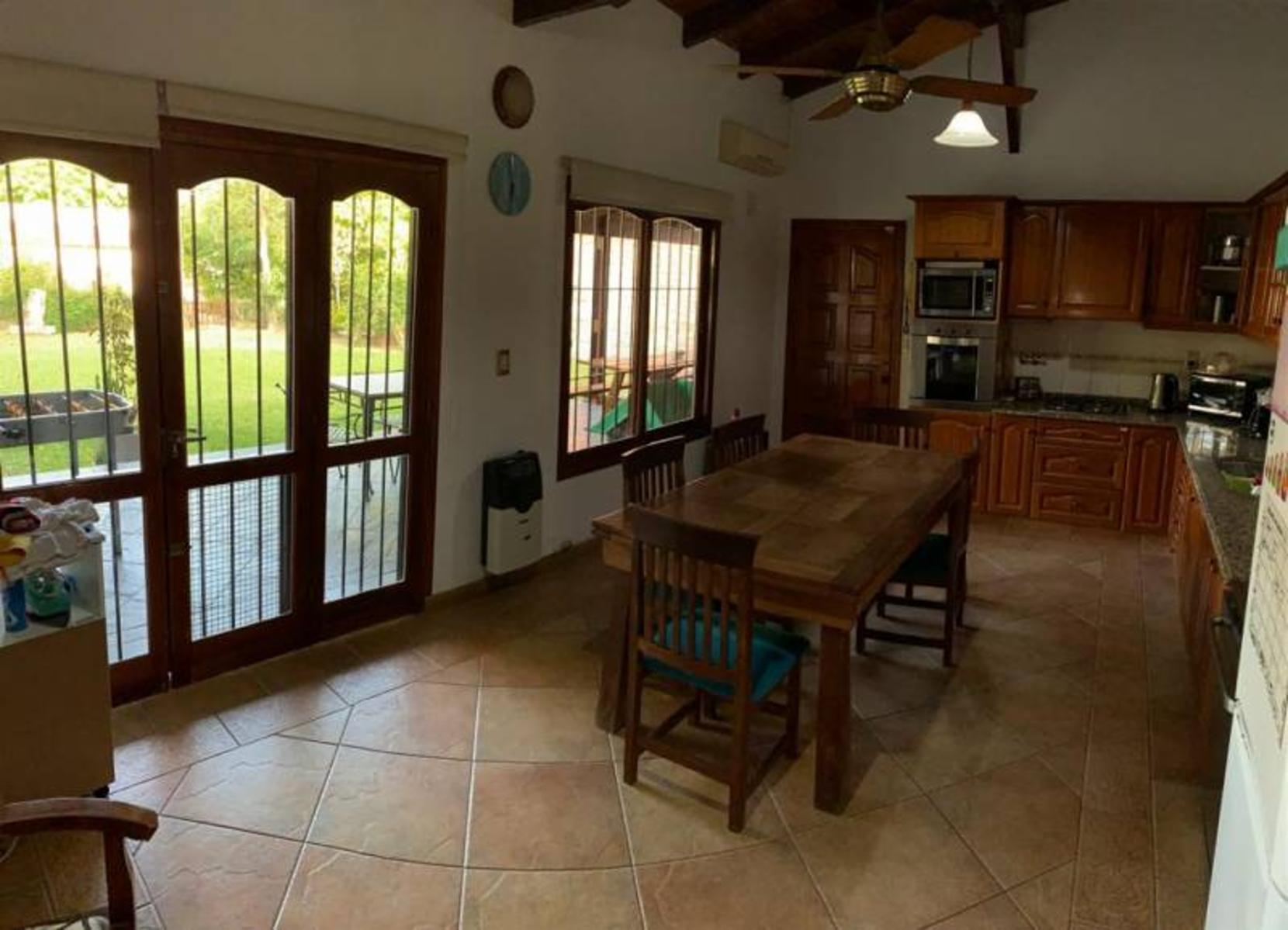 CASA 3 DORMITORIOS. PARQUE Y PISCINA. TERRENO 1575M2. FUNES. — foto 12