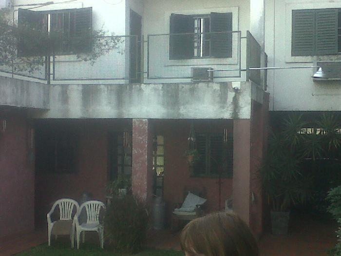 CASA DE TRES DORMITORIOS CON COCHERAS