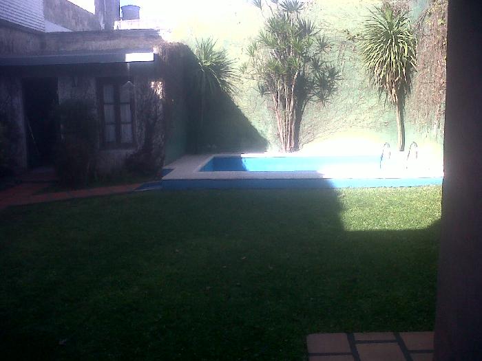 CASA DE TRES DORMITORIOS CON COCHERAS — foto 3