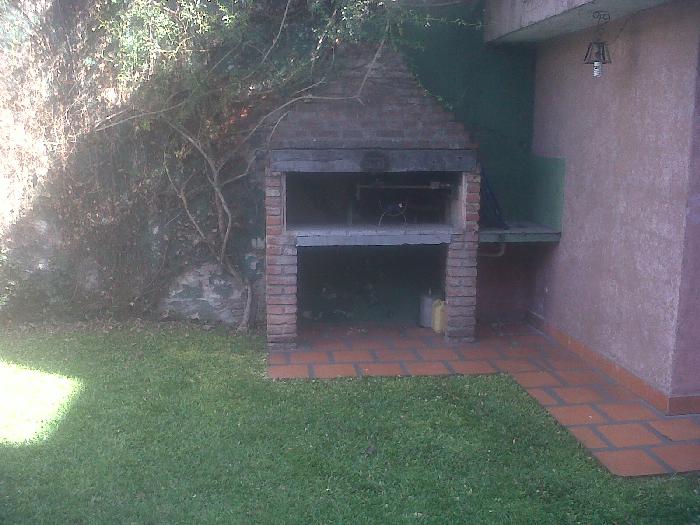 CASA DE TRES DORMITORIOS CON COCHERAS — foto 4
