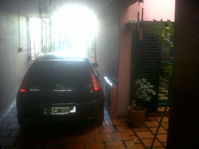 CASA DE TRES DORMITORIOS CON COCHERAS — foto 8