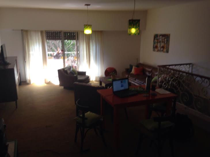 CASA DE PLANTA ALTA Y GALPON CON LOCAL A LA CALLE — foto 2