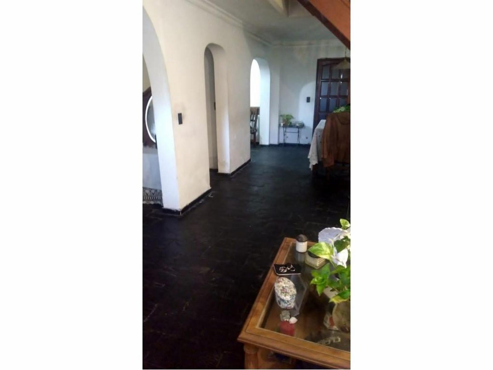CASA EN DOS PLANTAS C/GARAGE Y TERRAZA (PUNCHAUCA 100 - HAEDO). — foto 6