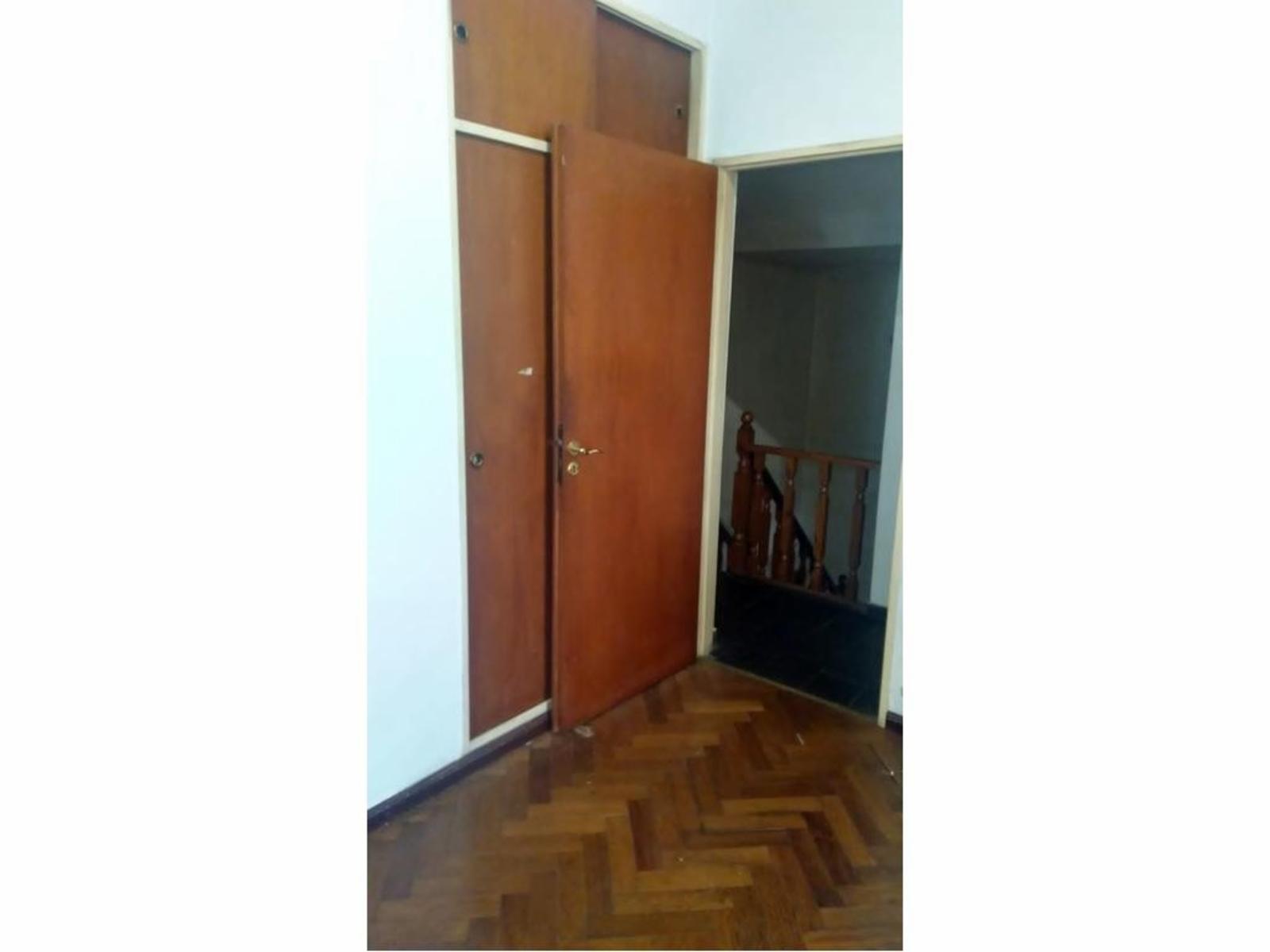 CASA EN DOS PLANTAS C/GARAGE Y TERRAZA (PUNCHAUCA 100 - HAEDO). — foto 11
