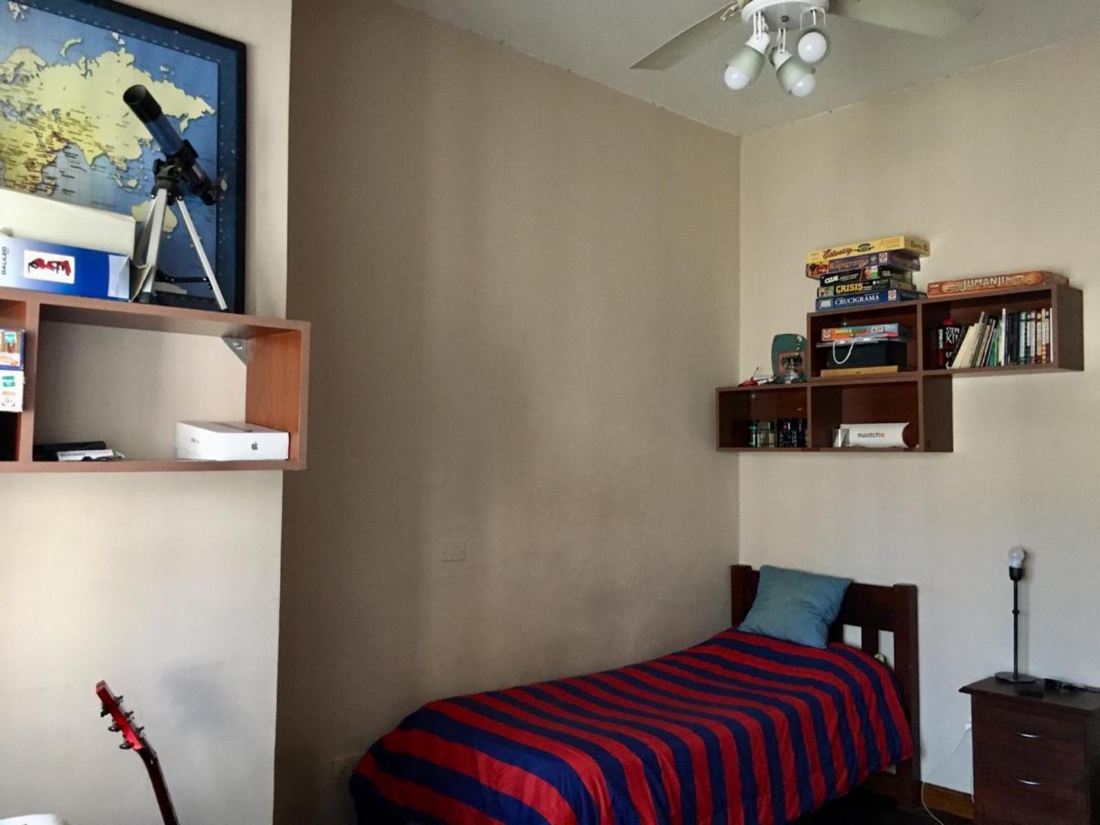 VENTA Chalet de 4 amb c/quincho y pileta Haedo Chico — foto 3