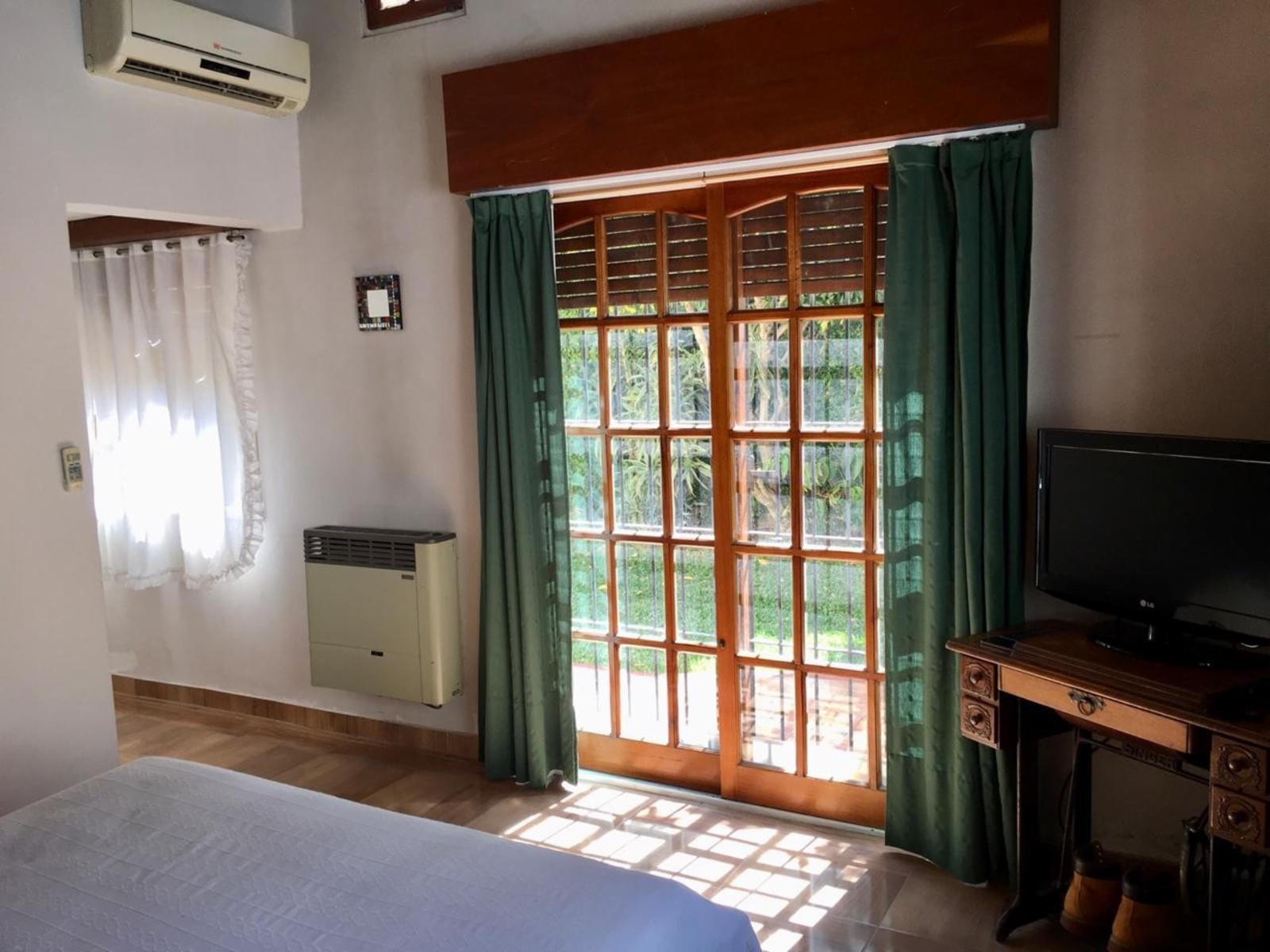 VENTA Chalet de 4 amb c/quincho y pileta Haedo Chico — foto 8