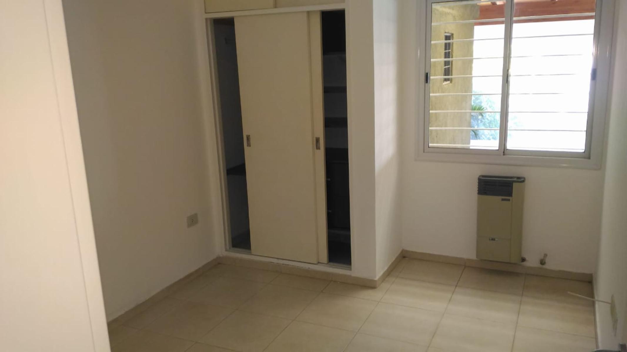EXCELENTE DUPLEX DE DOS DORMITORIOS - OPORTUNIDAD EN VILLA ALLENDE - RECIBE MENOR — foto 11