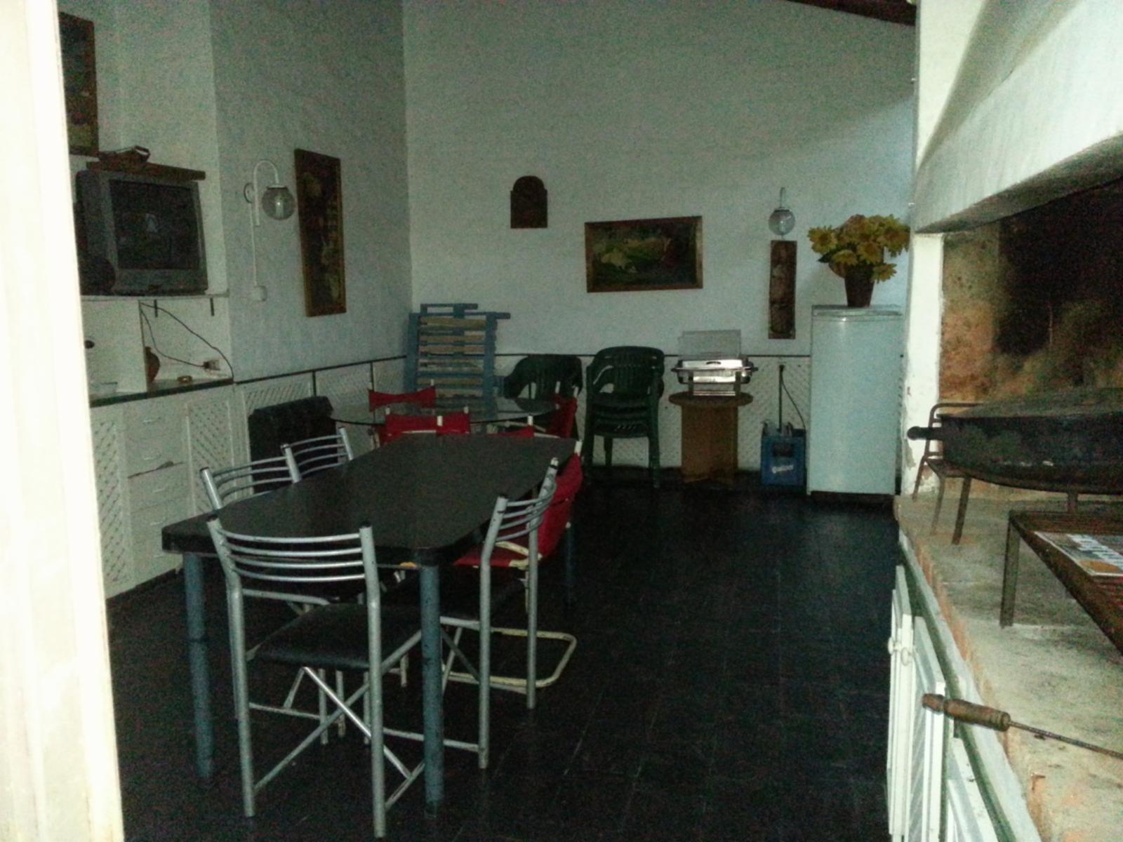 EXCELENTE CASA DE 4 DORMITORIOS PILETA QUINCHO Y PLAYROOM EN BARRIO LAS ROSAS — foto 3
