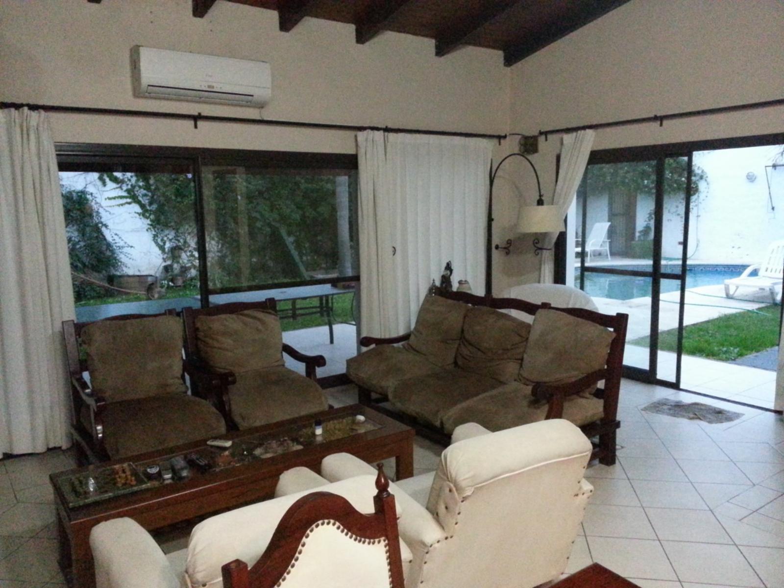 EXCELENTE CASA DE 4 DORMITORIOS PILETA QUINCHO Y PLAYROOM EN BARRIO LAS ROSAS — foto 5