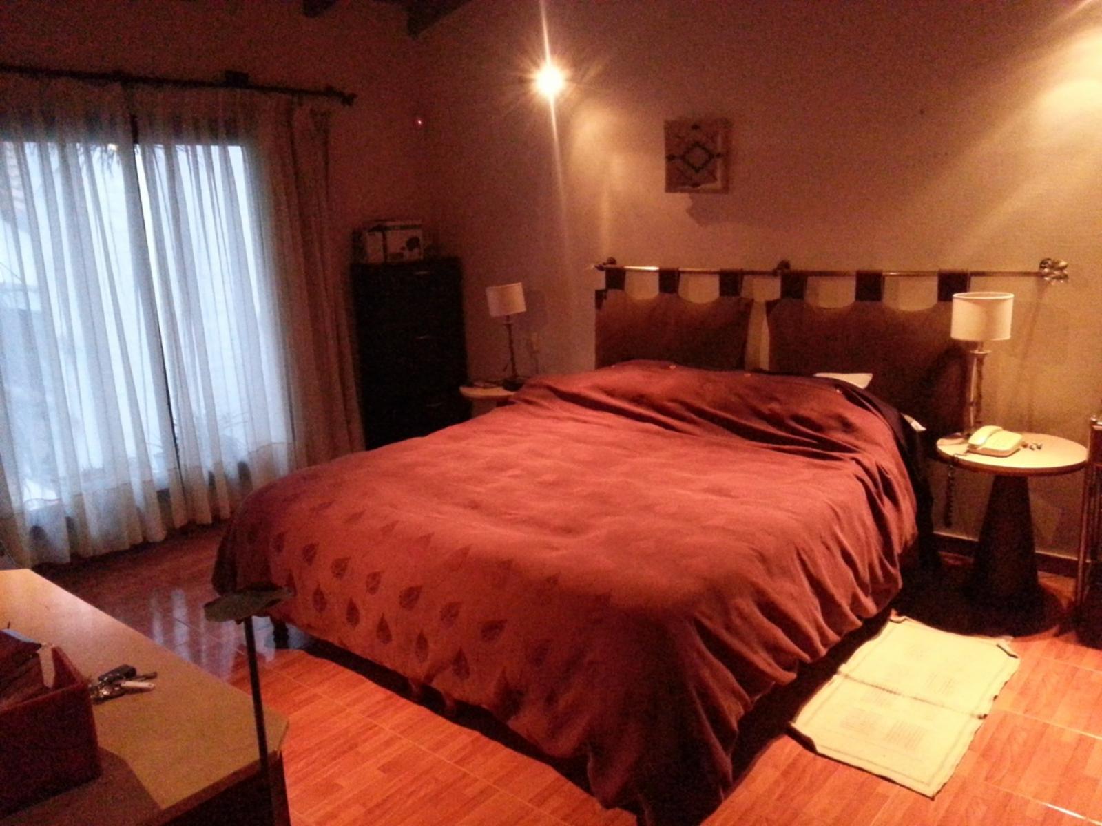 EXCELENTE CASA DE 4 DORMITORIOS PILETA QUINCHO Y PLAYROOM EN BARRIO LAS ROSAS — foto 7