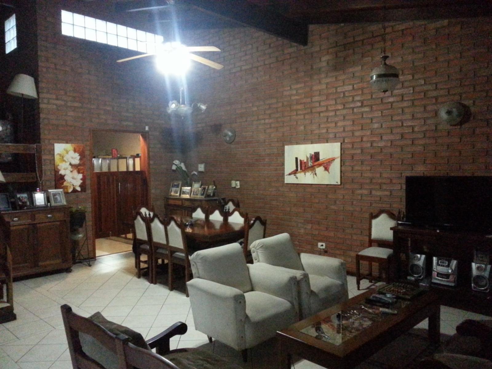 EXCELENTE CASA DE 4 DORMITORIOS PILETA QUINCHO Y PLAYROOM EN BARRIO LAS ROSAS — foto 9