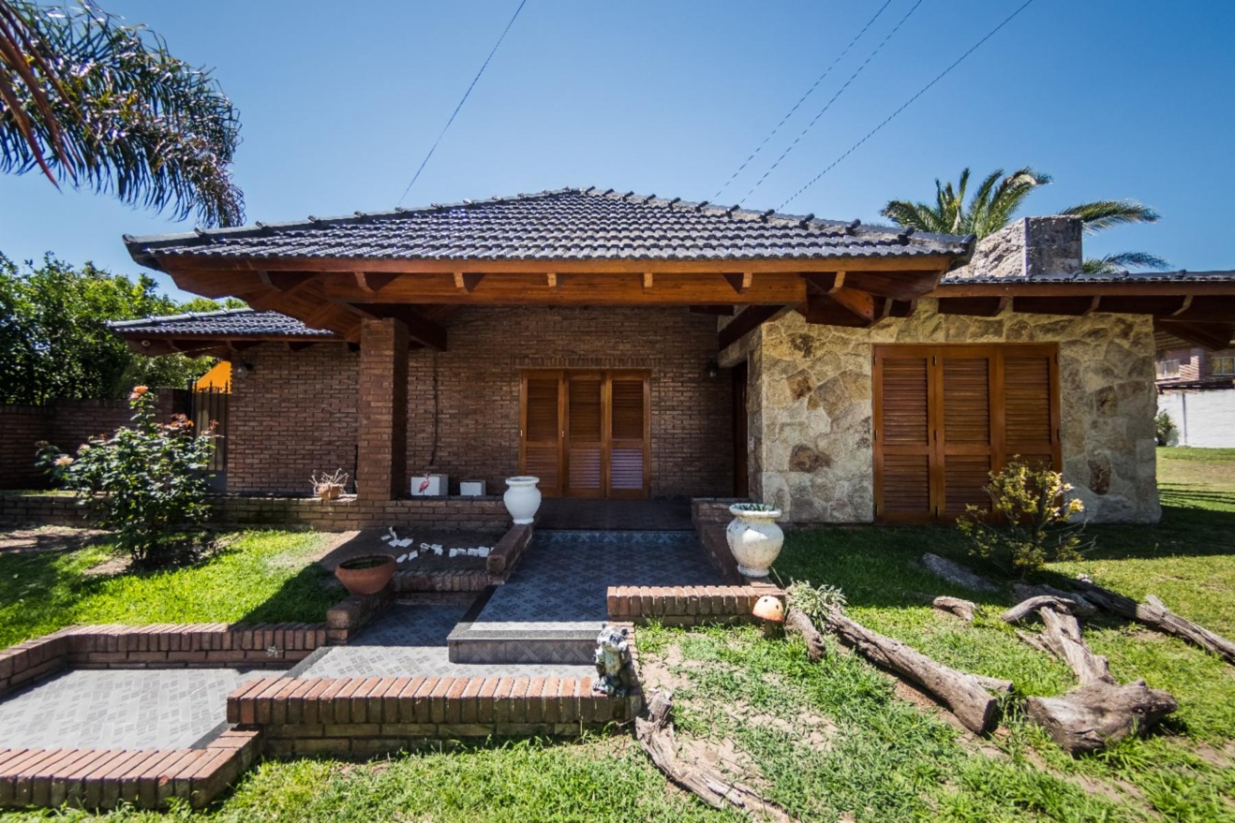 ESPECTACULAR CASA DE 4 DORM C/ PILETA EN EXCELENTE ZONA DE CARLOS PAZ — foto 3
