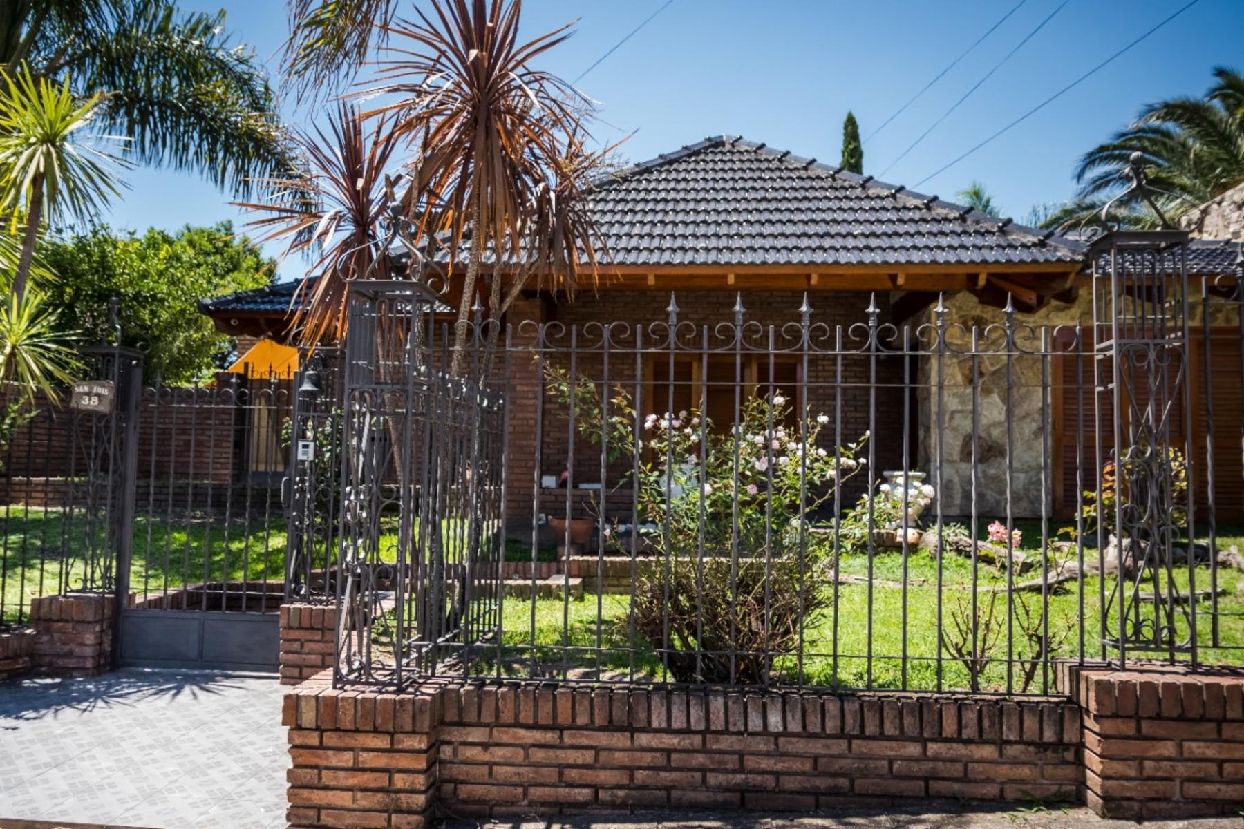 ESPECTACULAR CASA DE 4 DORM C/ PILETA EN EXCELENTE ZONA DE CARLOS PAZ — foto 4