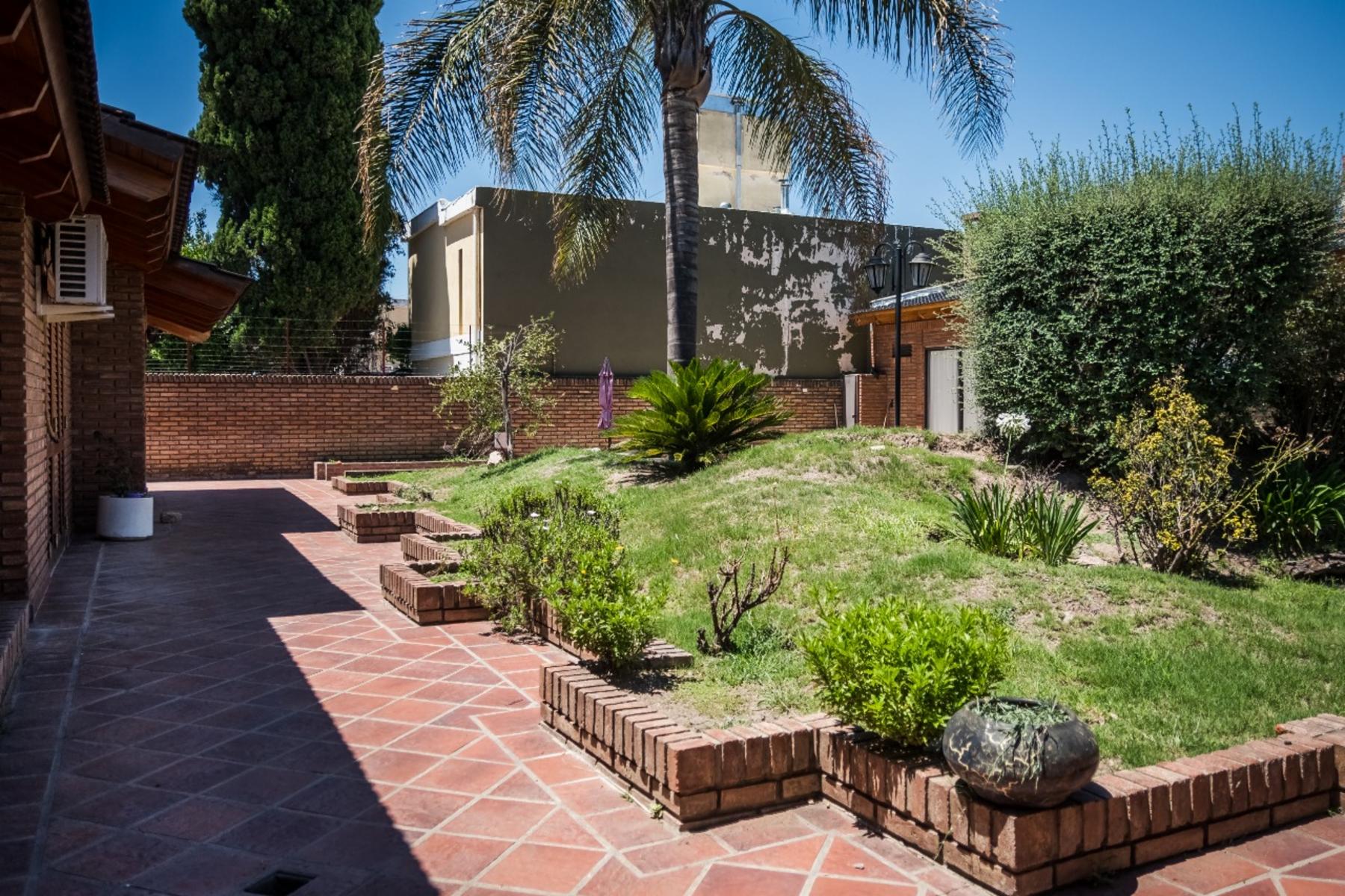 ESPECTACULAR CASA DE 4 DORM C/ PILETA EN EXCELENTE ZONA DE CARLOS PAZ — foto 9