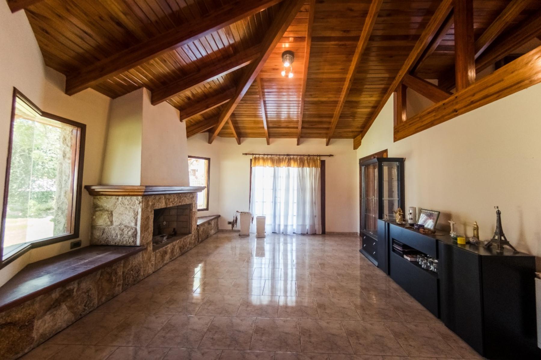 ESPECTACULAR CASA DE 4 DORM C/ PILETA EN EXCELENTE ZONA DE CARLOS PAZ — foto 10