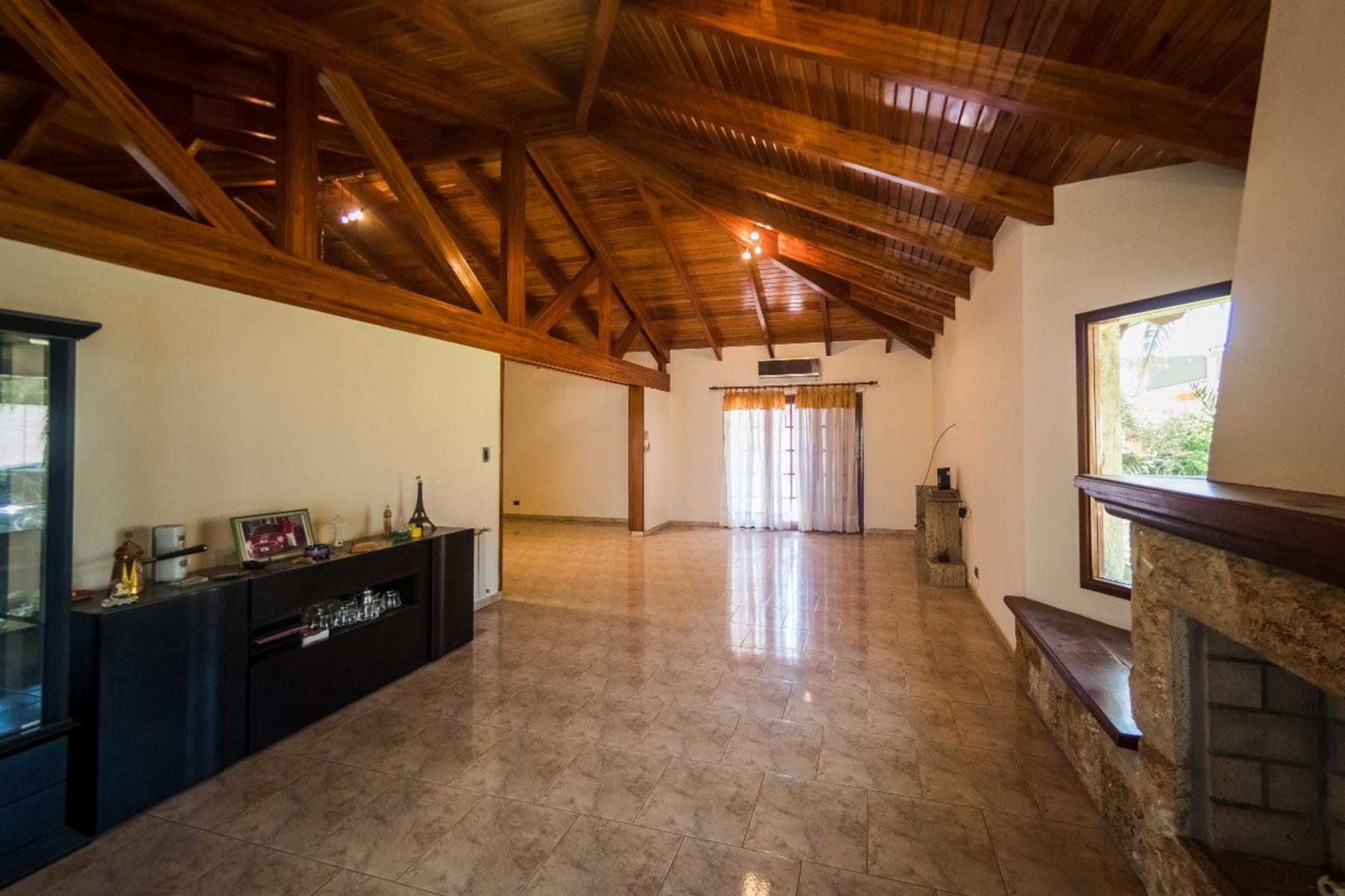 ESPECTACULAR CASA DE 4 DORM C/ PILETA EN EXCELENTE ZONA DE CARLOS PAZ — foto 12