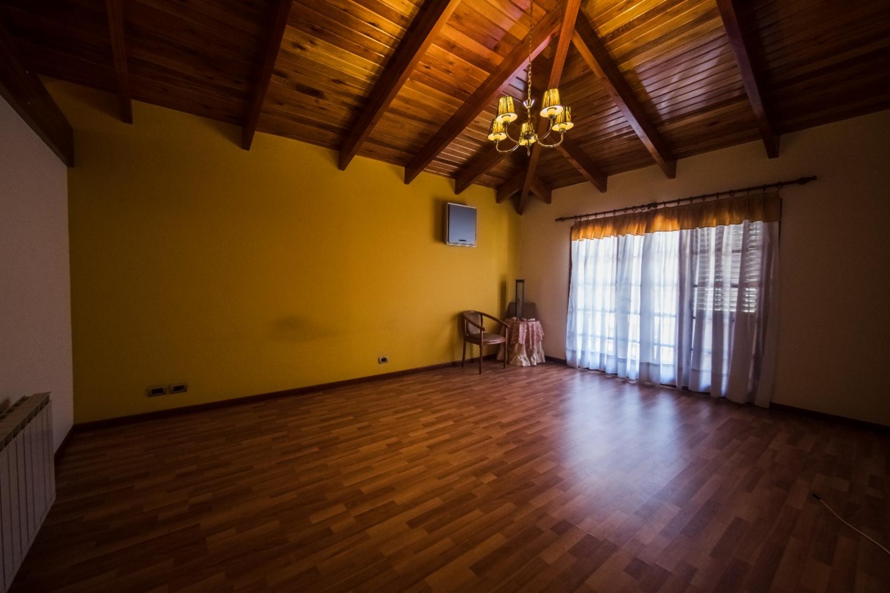 ESPECTACULAR CASA DE 4 DORM C/ PILETA EN EXCELENTE ZONA DE CARLOS PAZ — foto 14