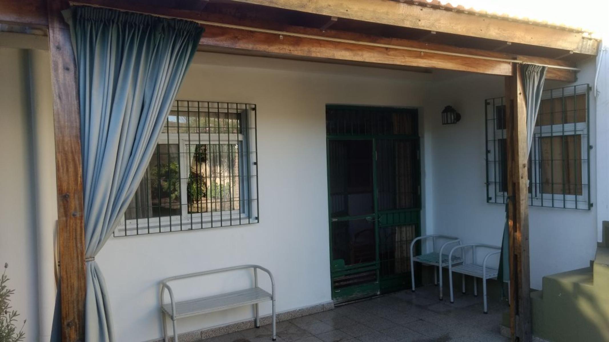 Amplia Casa de tres Dormitorios. — foto 3