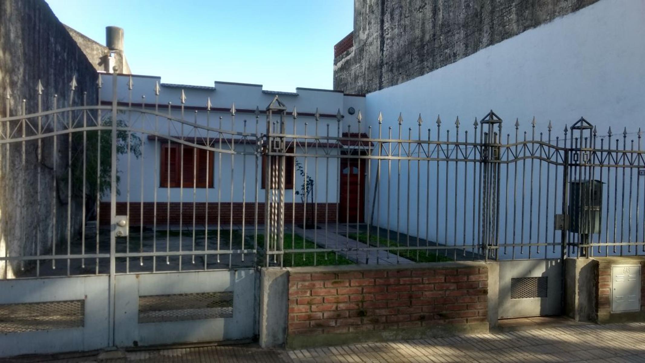 Amplia Casa de tres Dormitorios. — foto 11