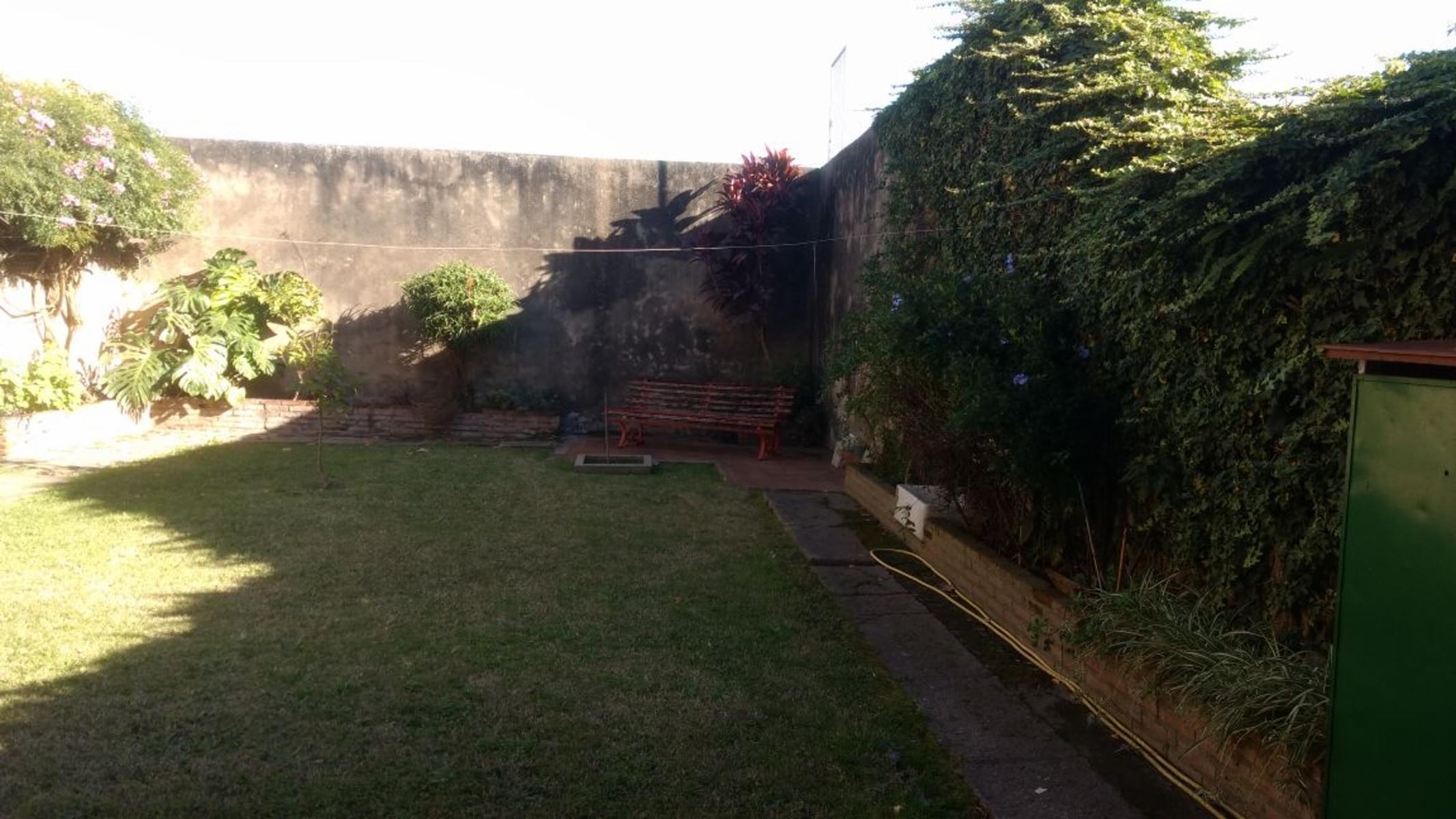 Amplia Casa de tres Dormitorios. — foto 12