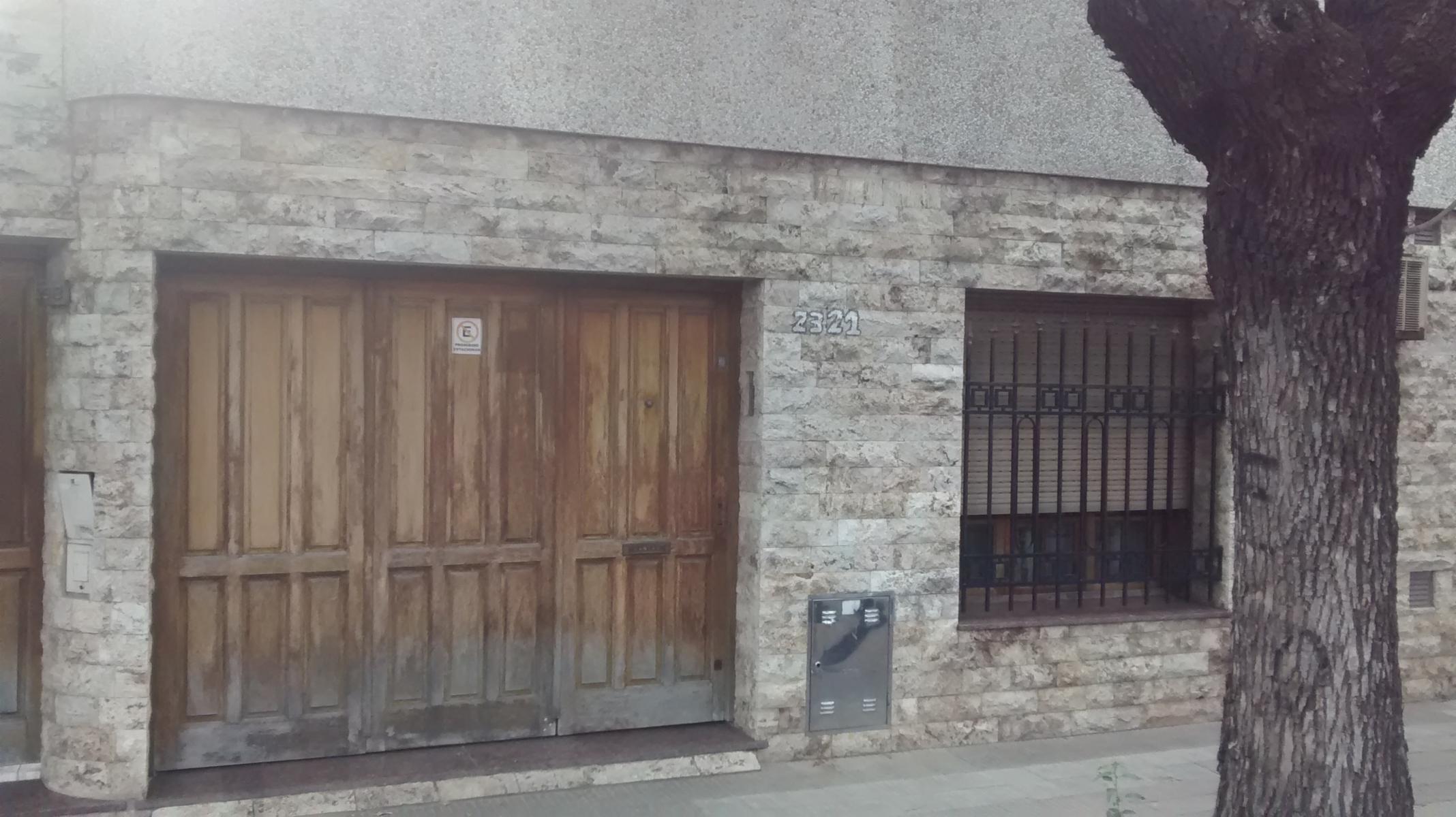 CASA DE DOS DORMITORIOS Y DOS BAÑOS — foto 2