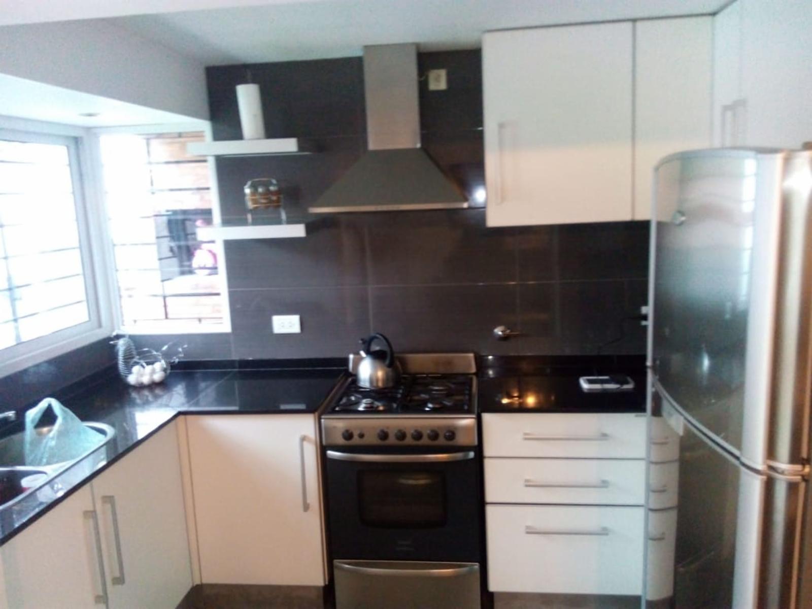 LOMAS DE ALBERDI ESPECTACULAR CASA DE 4 DORMITORIOS — foto 5