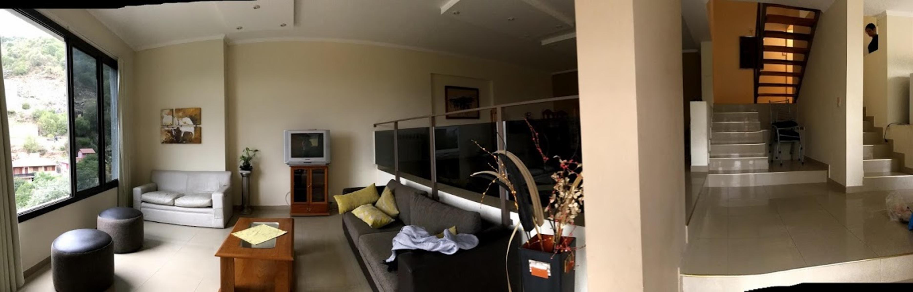 Casa con vista panorámica , excelente ubicación