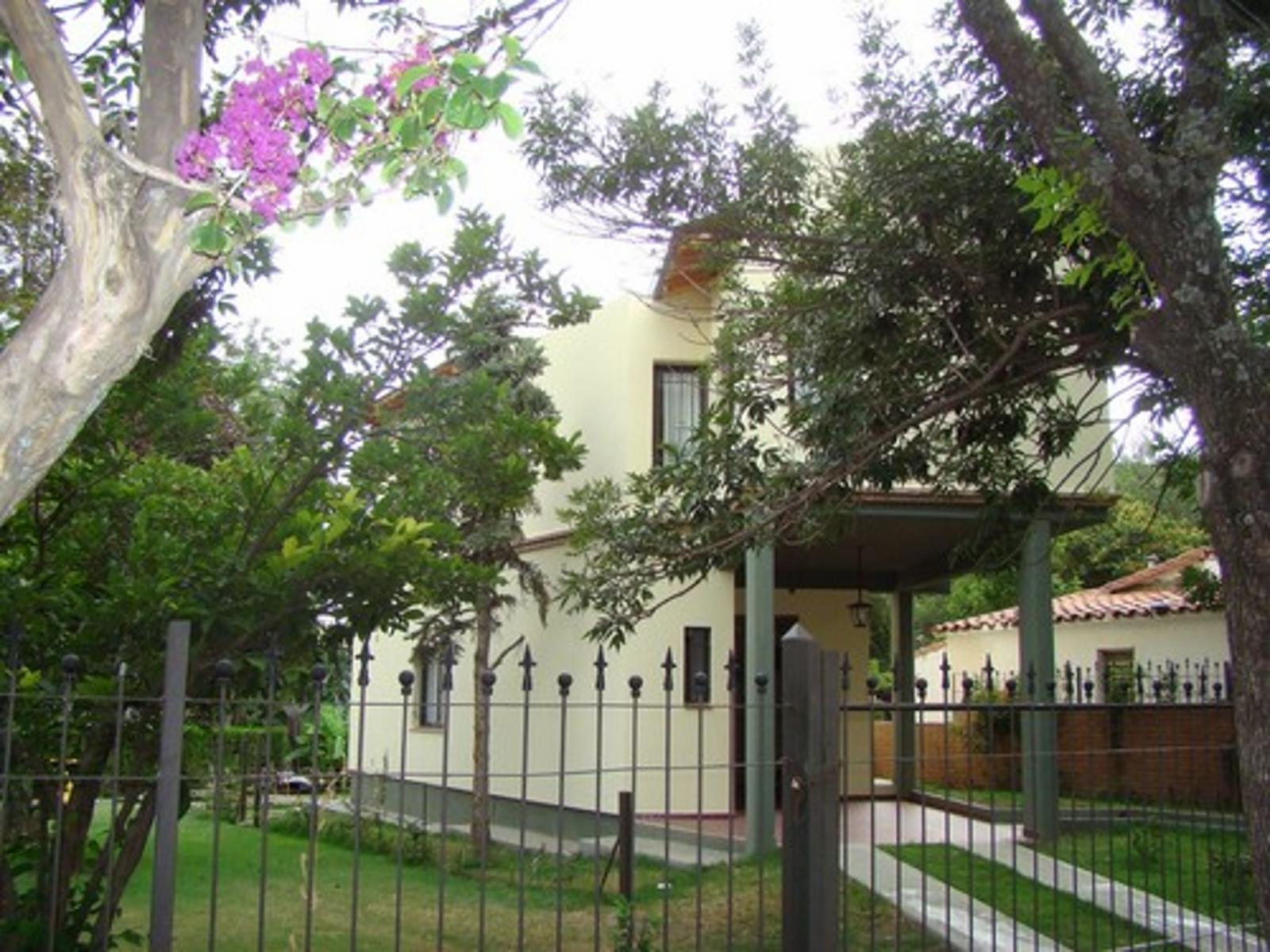 CASA EN BARRIO MALVINAS