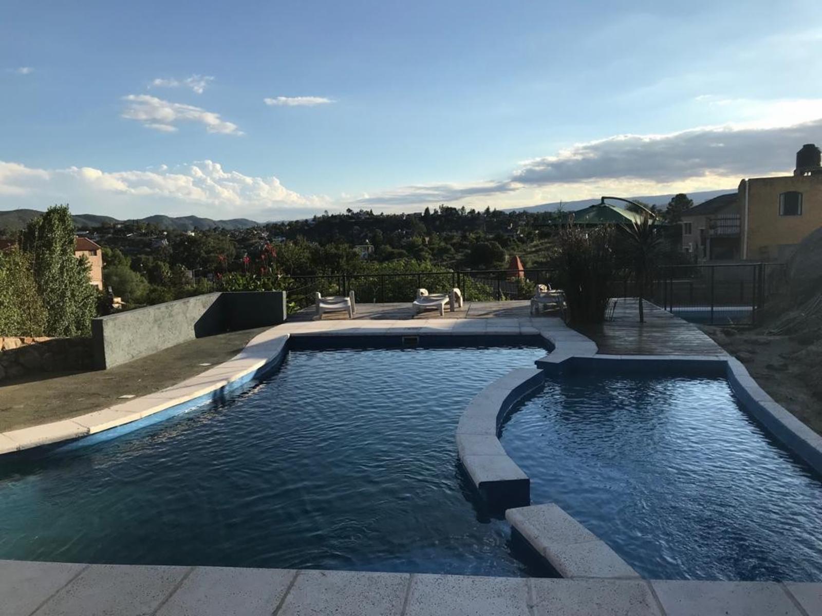 PROPIEDAD EN VENTA EN VILLA DEL LAGO A METROS DE BV. SARMIENTO