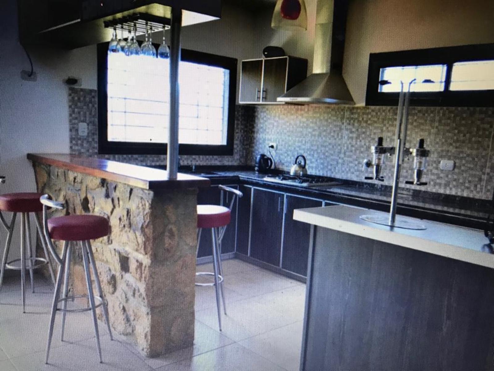 PROPIEDAD EN VENTA EN VILLA DEL LAGO A METROS DE BV. SARMIENTO — foto 2