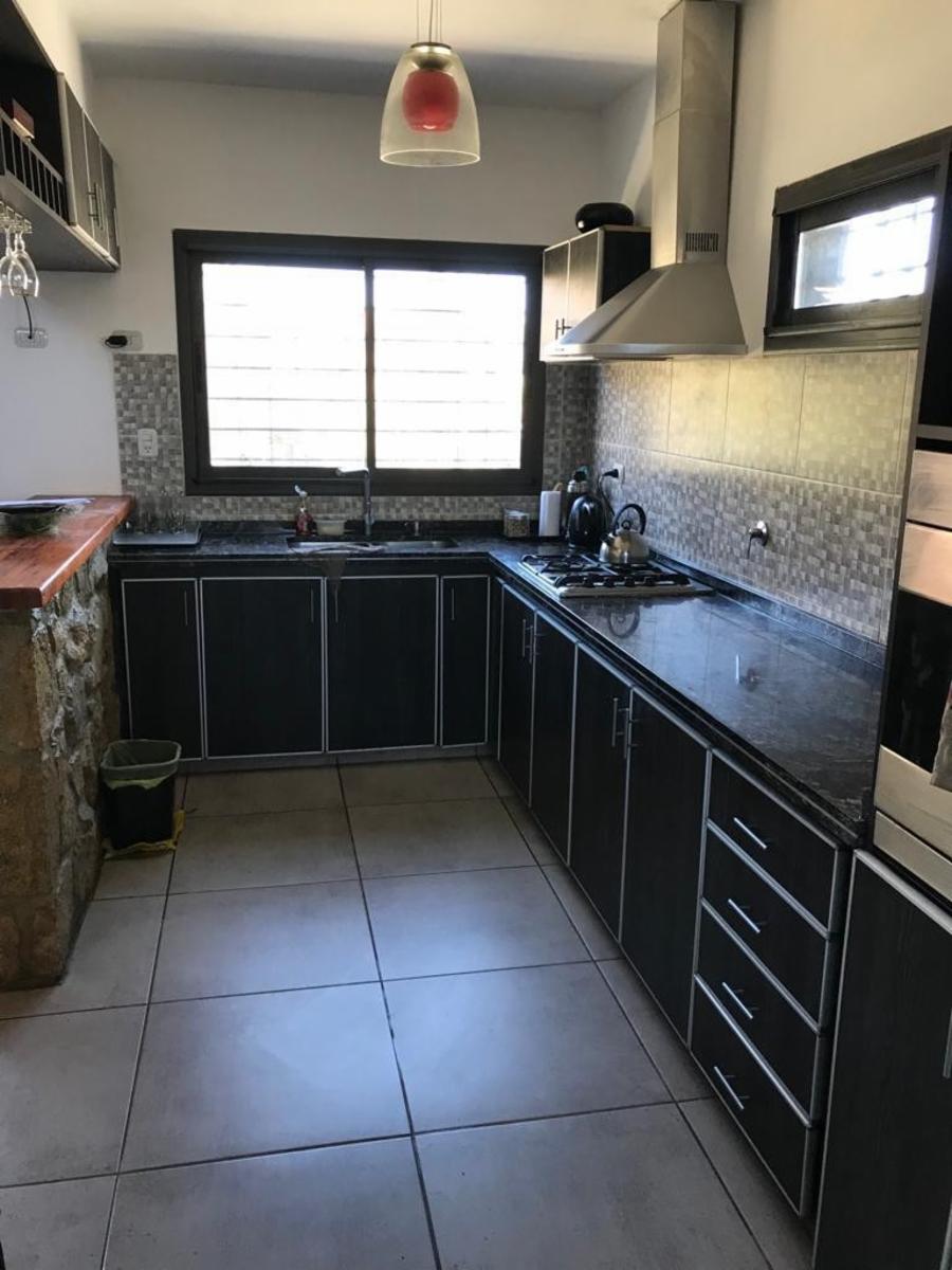 PROPIEDAD EN VENTA EN VILLA DEL LAGO A METROS DE BV. SARMIENTO — foto 3