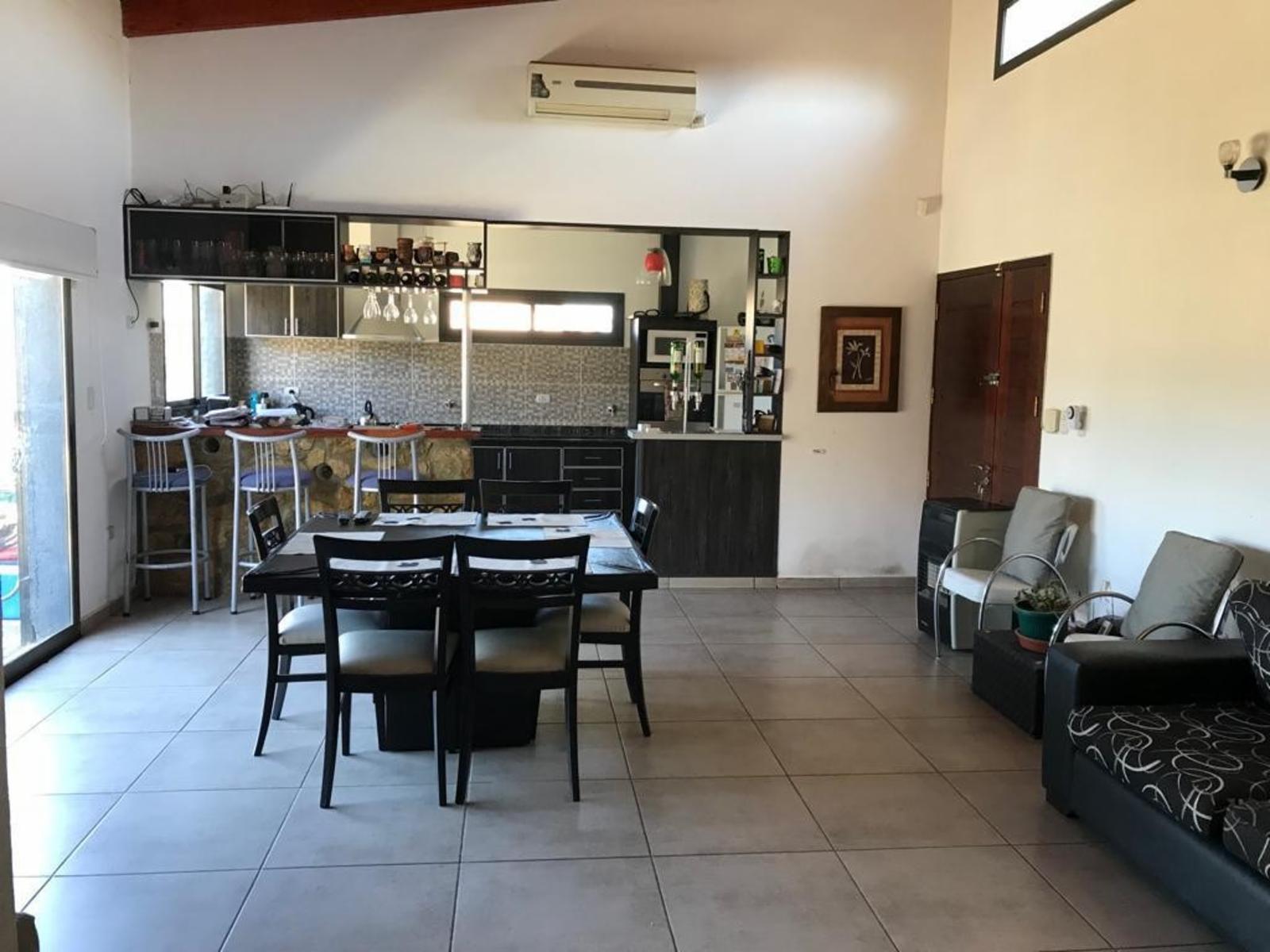 PROPIEDAD EN VENTA EN VILLA DEL LAGO A METROS DE BV. SARMIENTO — foto 7