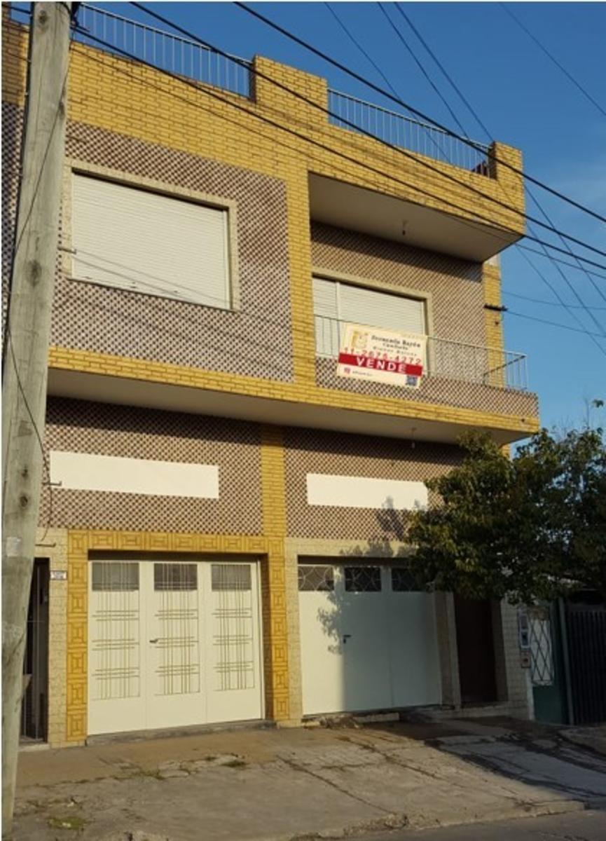 GALPON O DOBLE COCHERA Y DEPTO. INDEPENDIENTE y CASA 1° piso