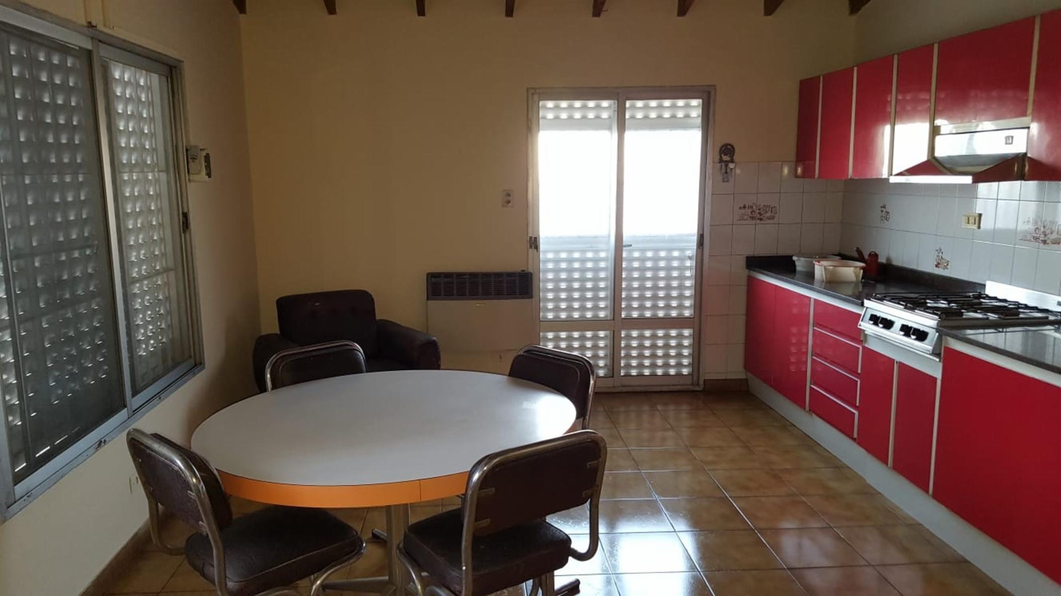 GALPON O DOBLE COCHERA Y DEPTO. INDEPENDIENTE y CASA 1° piso — foto 6