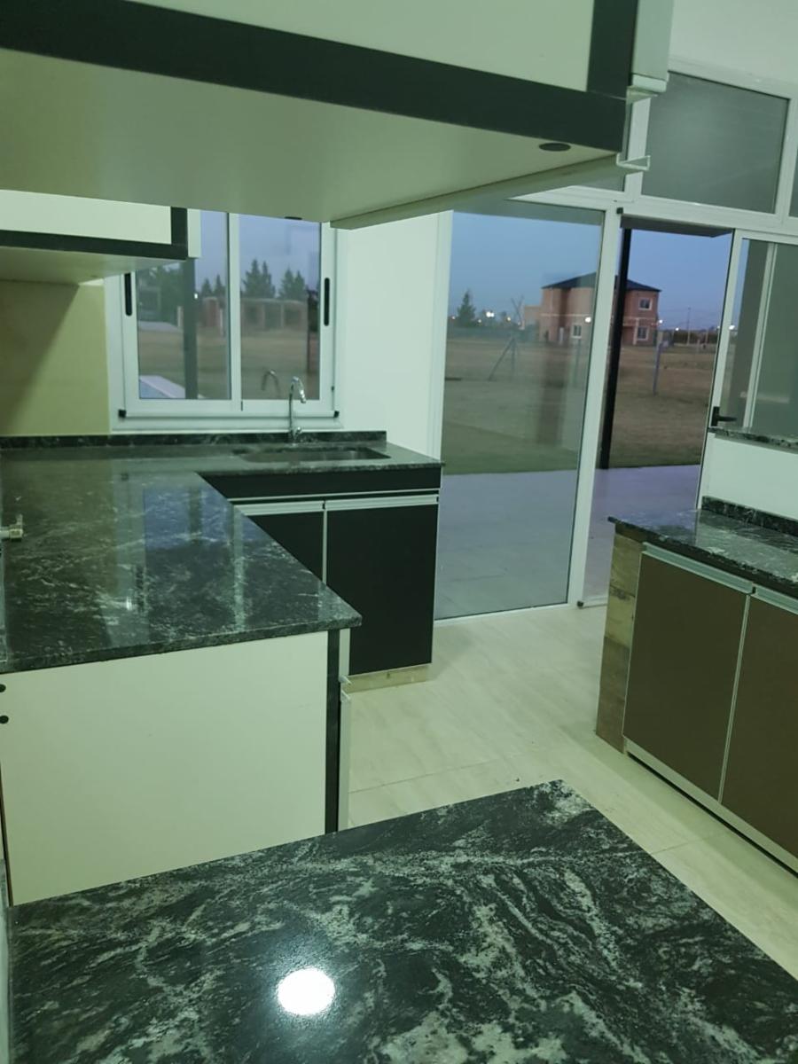 CASA EN BARRIO CERRADO A ESTRENAR — foto 4