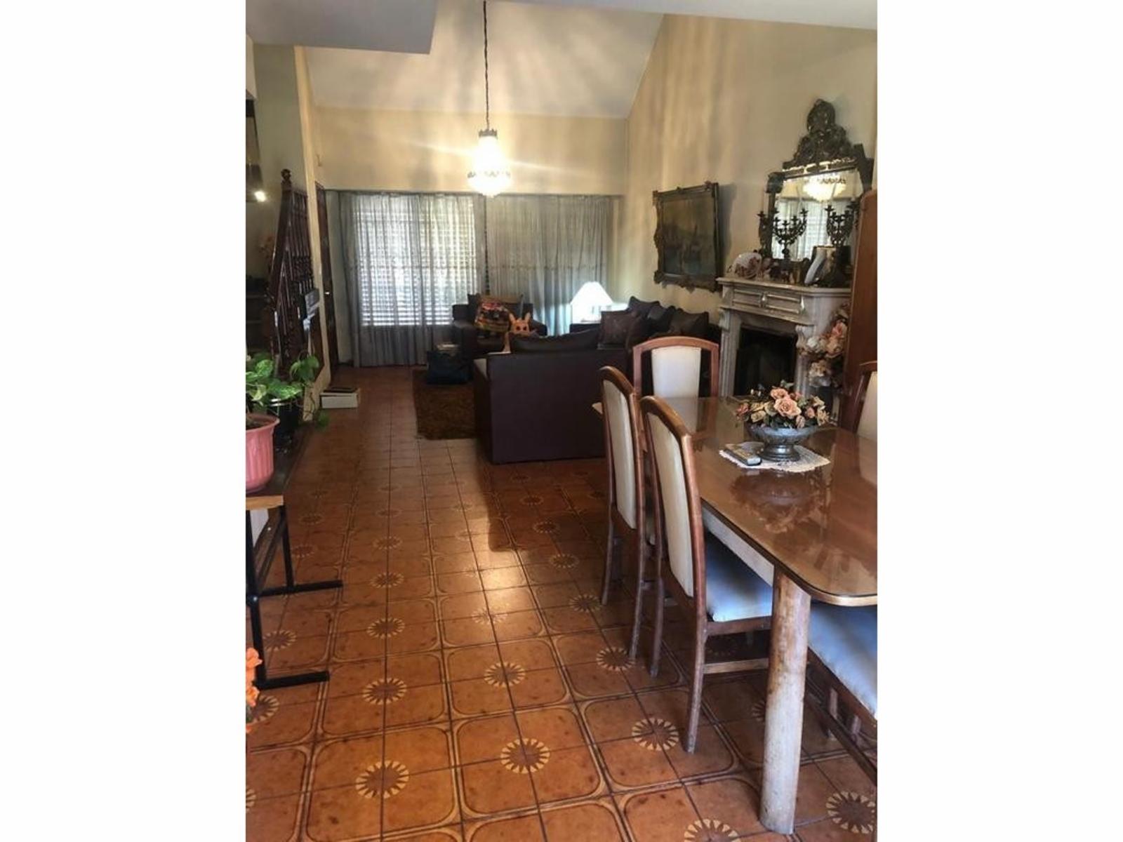 VENTA EXCELENTE CHALET CON PICINA Y PARRILA — foto 2