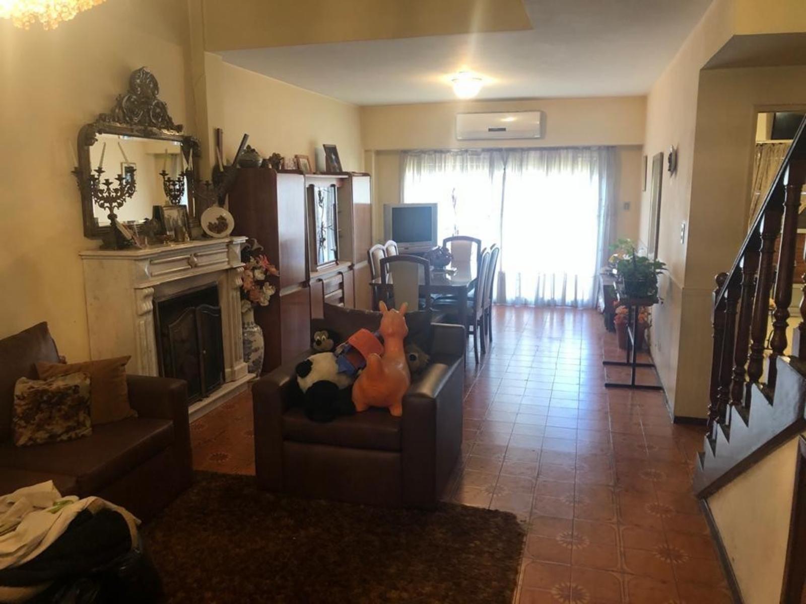 VENTA EXCELENTE CHALET CON PICINA Y PARRILA — foto 3