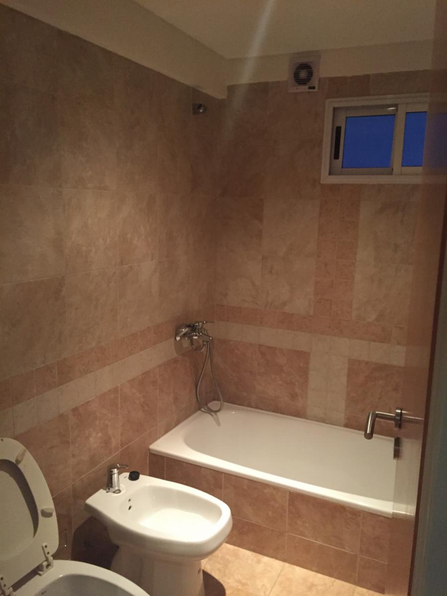Hermoso Depto de 2 Amb Edificio con Piscina / Seguridad 24 Hs — foto 3