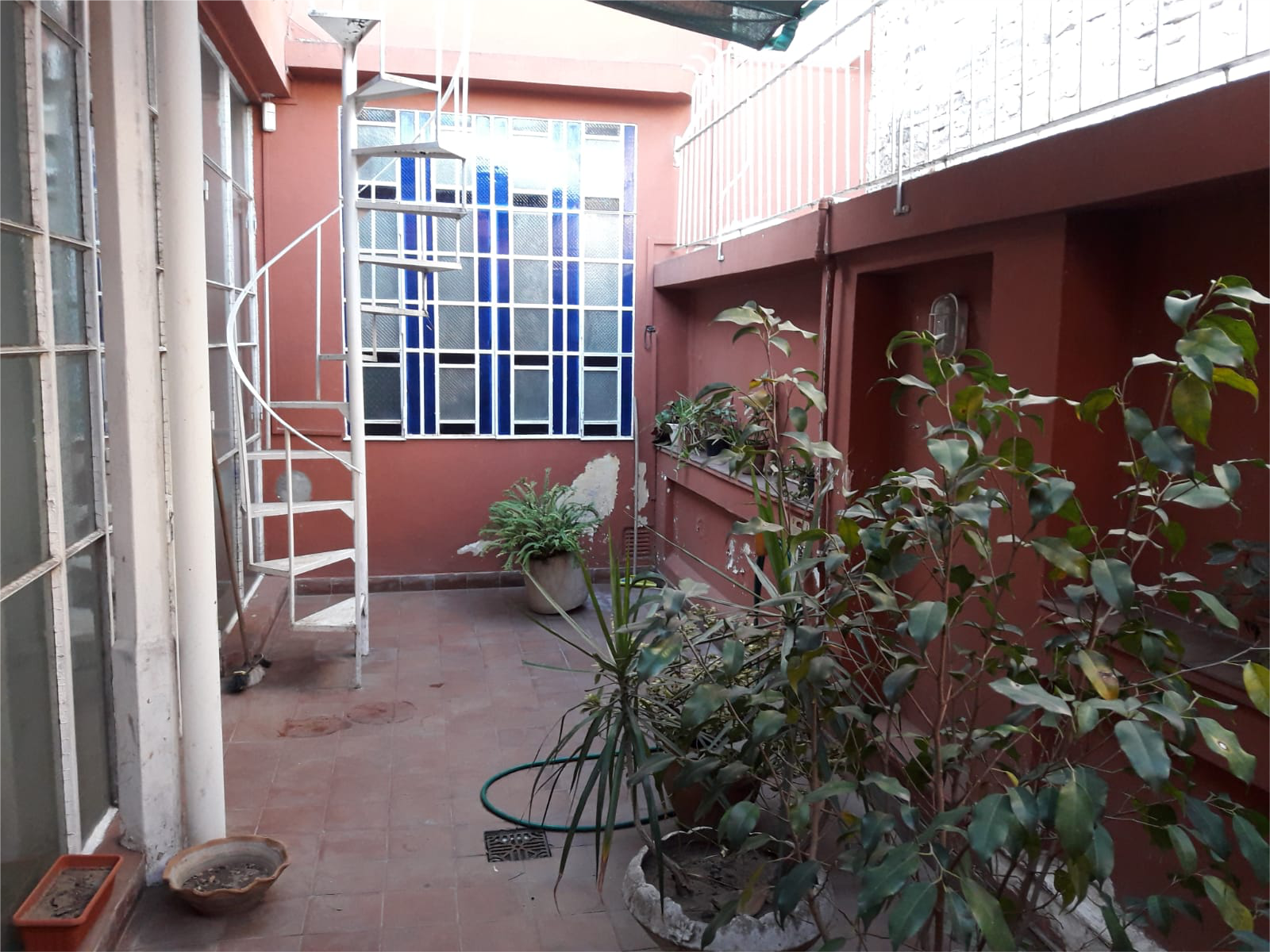 Se Vende Casa: Ubicada en la calle Padre Luis Monti, esta casa espaciosa y acogedora te brinda un total de 290 m² para disfrutar. — foto 4