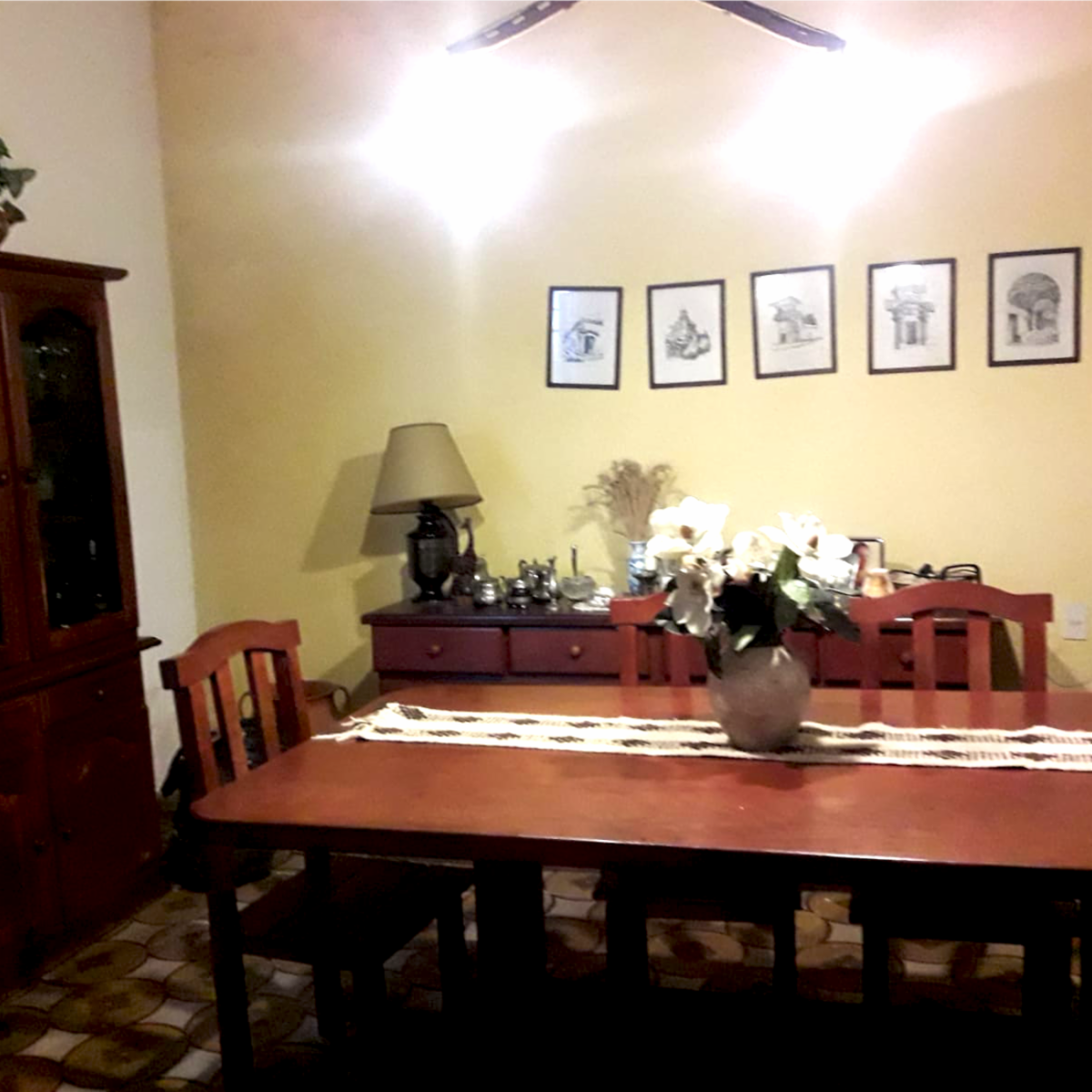 Se Vende Casa: Ubicada en la calle Padre Luis Monti, esta casa espaciosa y acogedora te brinda un total de 290 m² para disfrutar. — foto 7