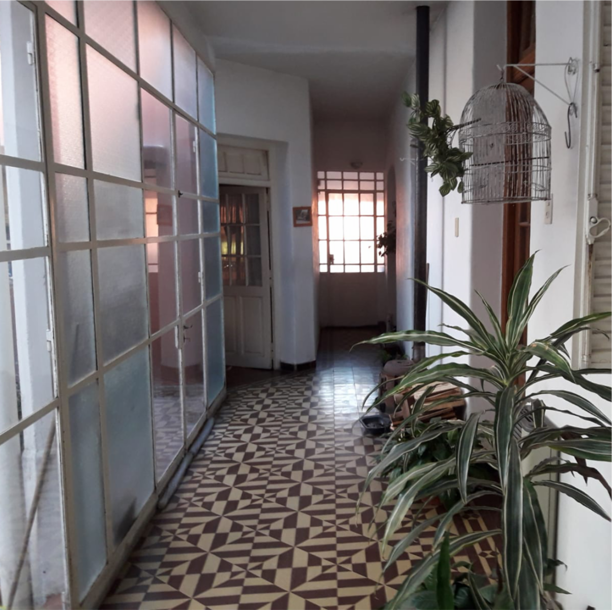 Se Vende Casa: Ubicada en la calle Padre Luis Monti, esta casa espaciosa y acogedora te brinda un total de 290 m² para disfrutar. — foto 9