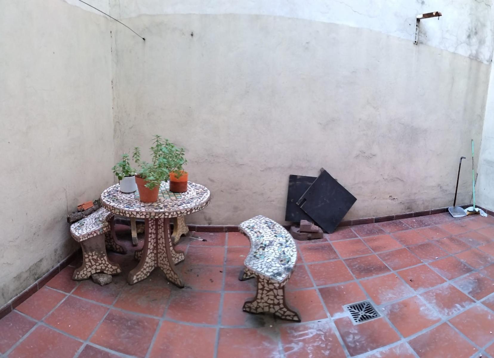 VENTA // FLORES - Dpto 4 amb. en P.B., con 2 patios propios (+lavadero). Muy buena ubicación. VALOR: U$S.100.0000 — foto 9