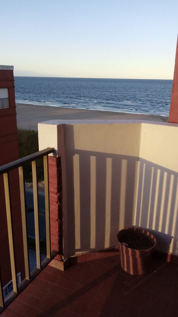 MUY BUEN DEPARTAMENTO: A SOLO 30 mts DEL MAR — foto 2
