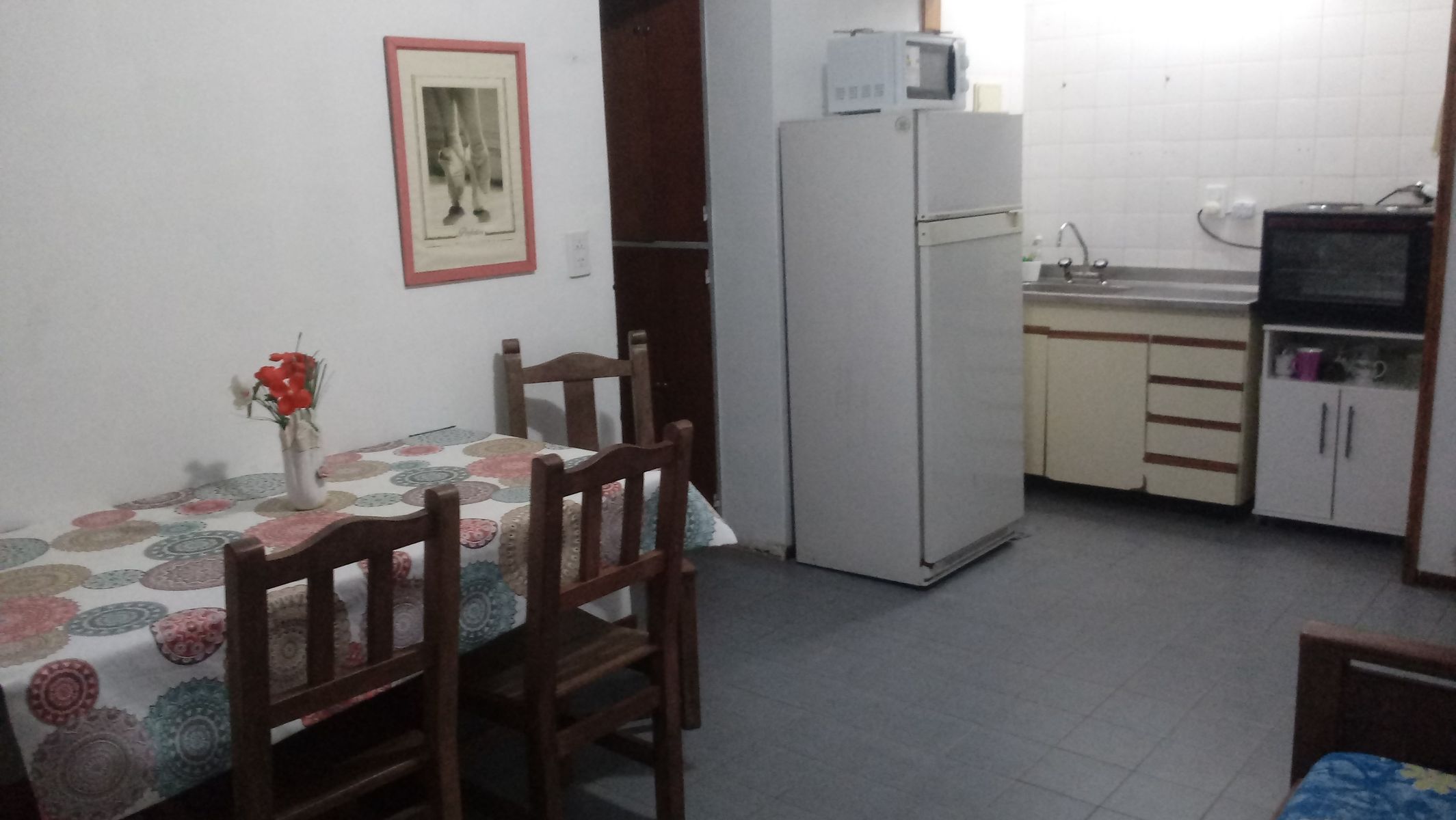 MUY BUEN DEPARTAMENTO: A SOLO 30 mts DEL MAR — foto 3