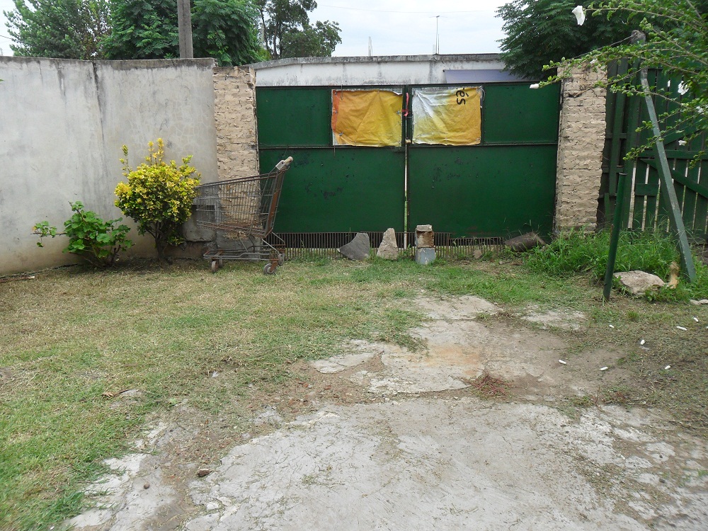 Moreno. Francia entre Venezuela y El Salvador. Casa 3 ambientes, 2 dormitorios, cocina-comedor, baño, entrada vs autos y fondo libre — foto 2
