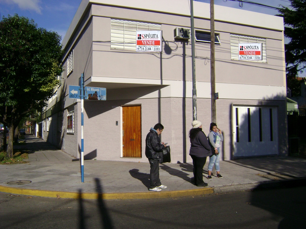 Duplex 4 ambientes, 3 dormitorios con placard, cocina, comedor, patio, baño, lavadero , gge