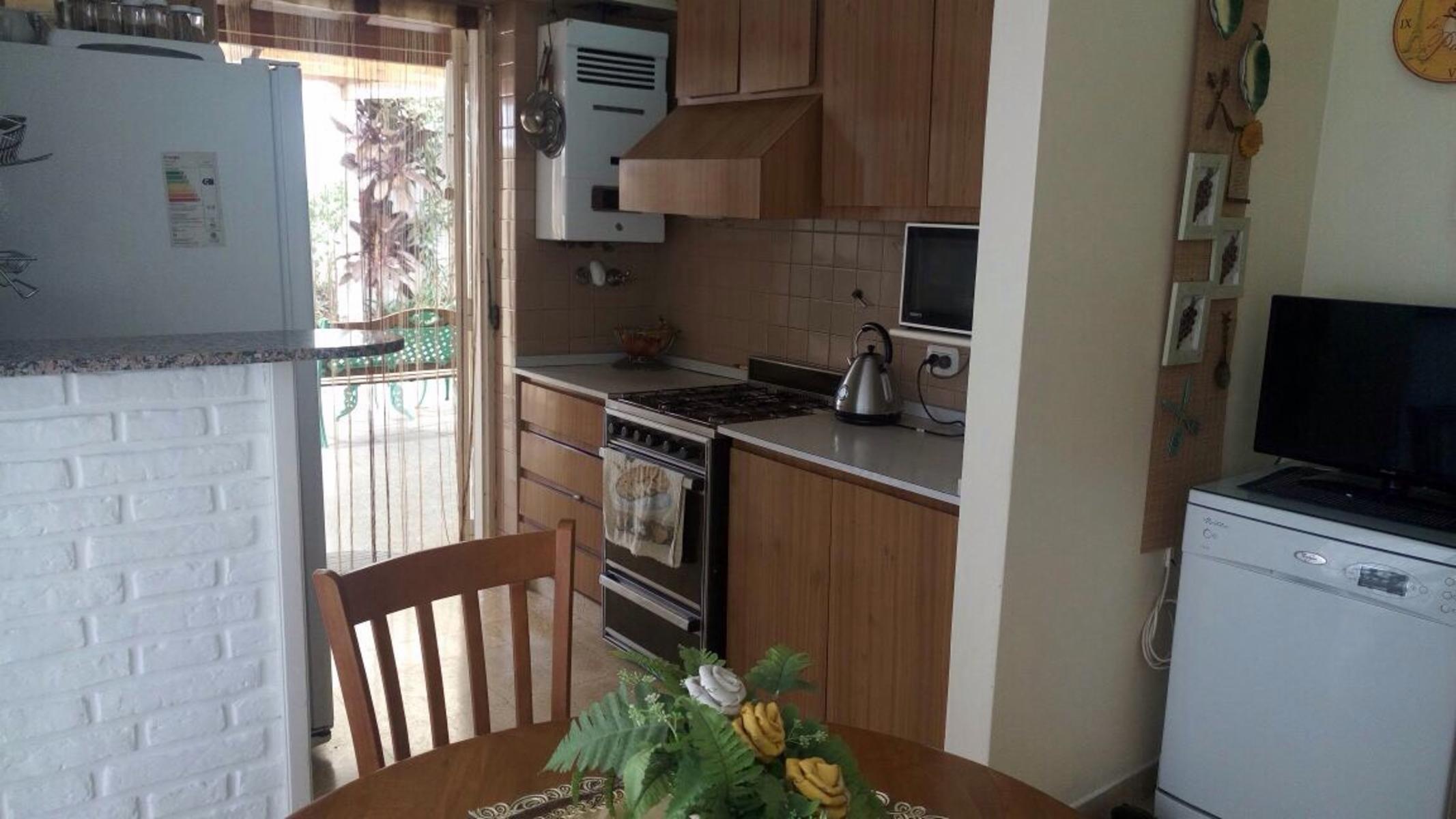Excelente casa lote de 8x24. 4 ambientes, 3 dormitorios, living, cocina-comedor, baño, lavadero entrada para auto, patio, terraza — foto 9