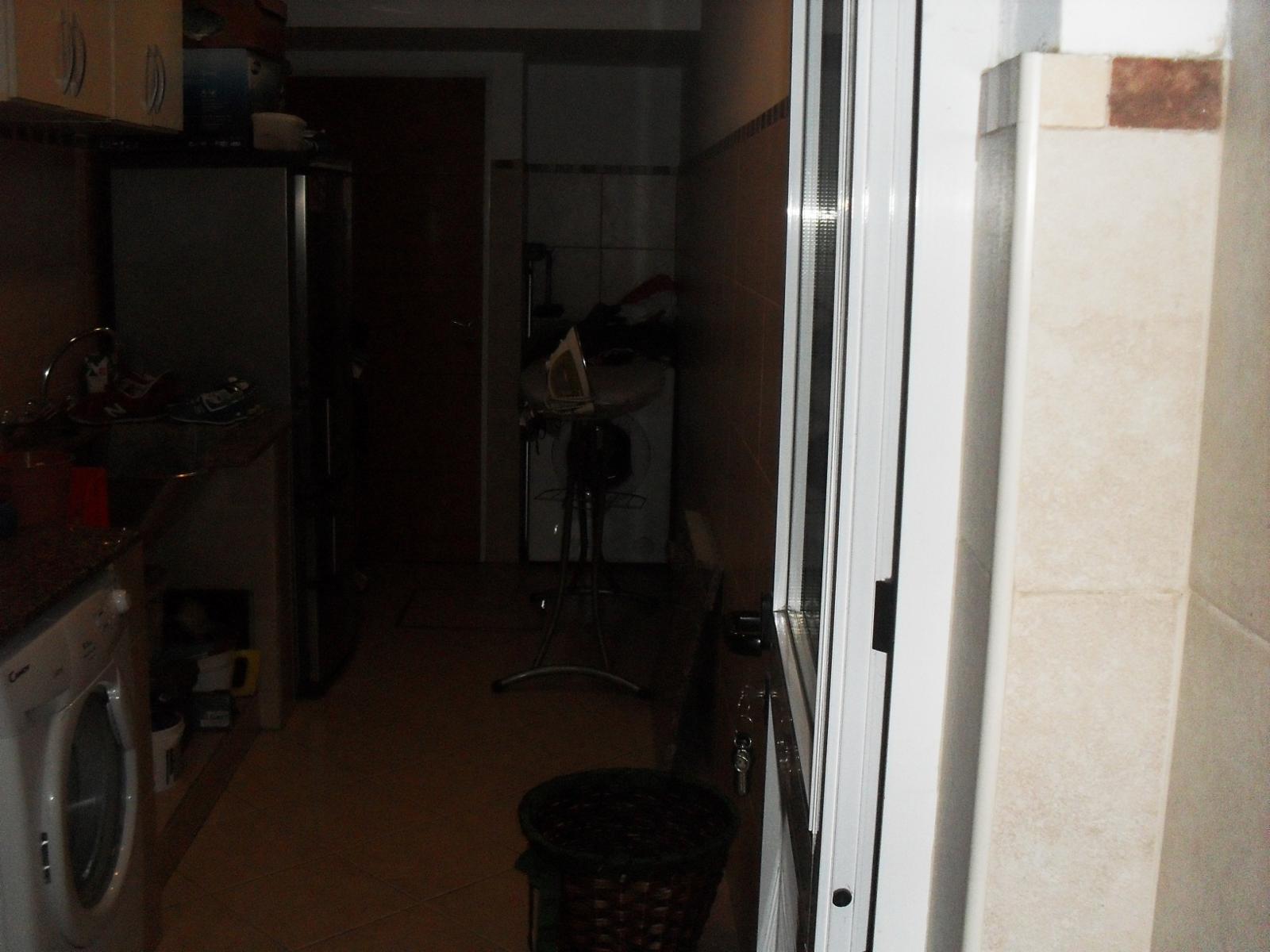 Casa 4 ambientes, 3 dormitorios, vestidor, baño, toilette, living, cocina-comedor, garage, fondo libre, quincho parrilla, lavadero. Excelente propiedad — foto 8