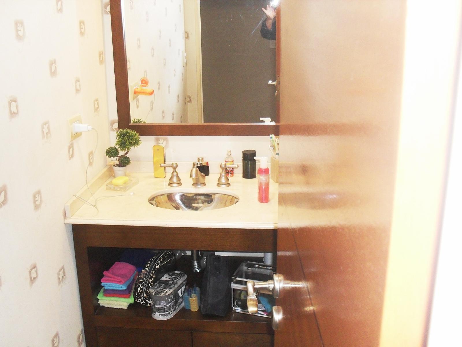 Casa 4 ambientes, 3 dormitorios, vestidor, baño, toilette, living, cocina-comedor, garage, fondo libre, quincho parrilla, lavadero. Excelente propiedad — foto 11