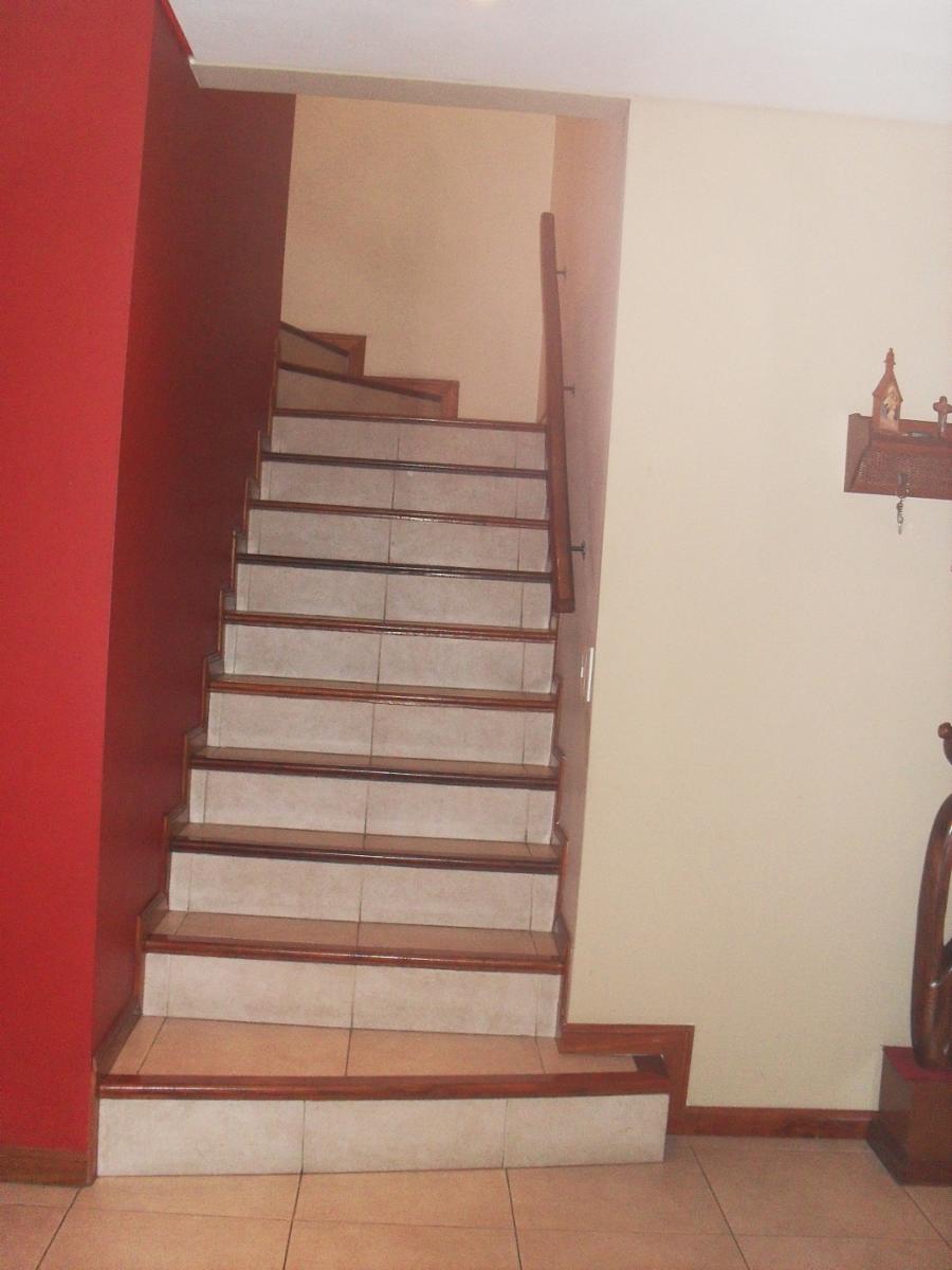 Casa 4 ambientes, 3 dormitorios, vestidor, baño, toilette, living, cocina-comedor, garage, fondo libre, quincho parrilla, lavadero. Excelente propiedad — foto 13